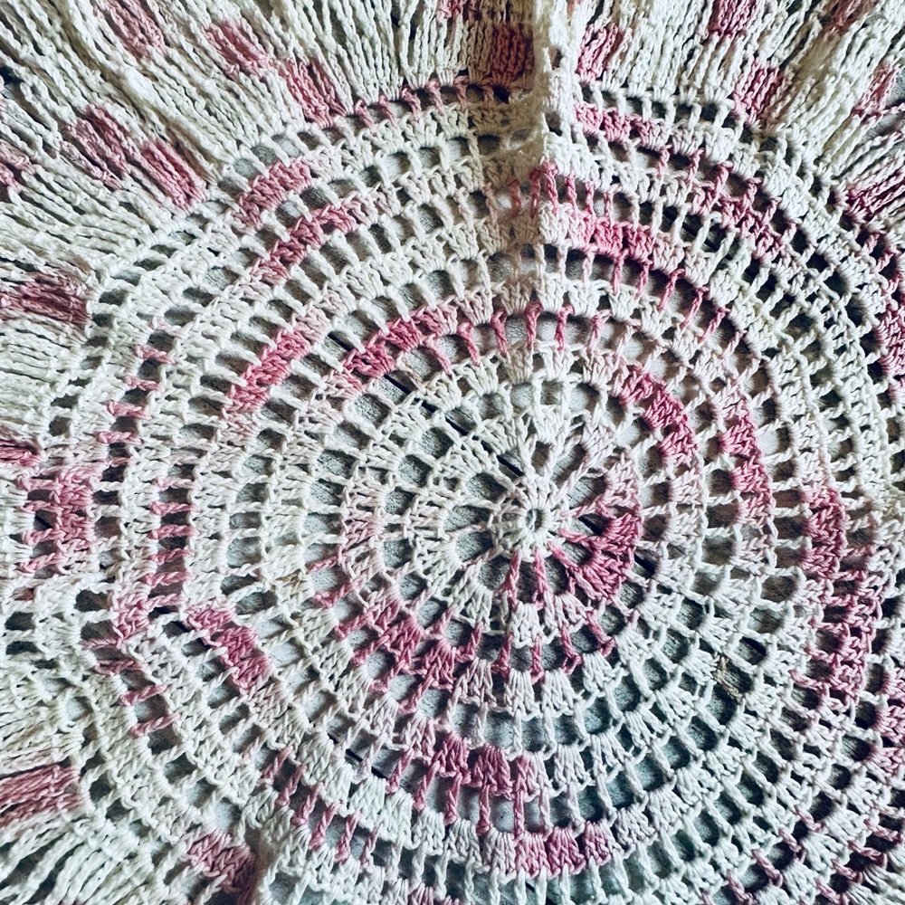 Vintage Handmade Crochet Doily Pink White Cotton Lace Round Fringe 11 Inch - Picture 3 of 3